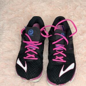 Brooks Women's Black and Pink Athletic Shoes
